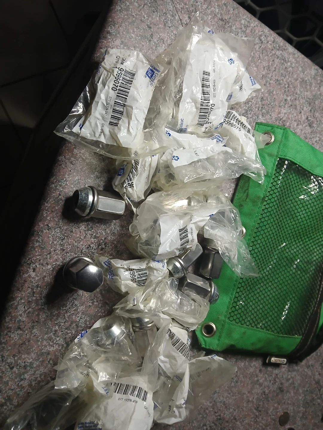 24 lug nuts original for chevy pick up 2500