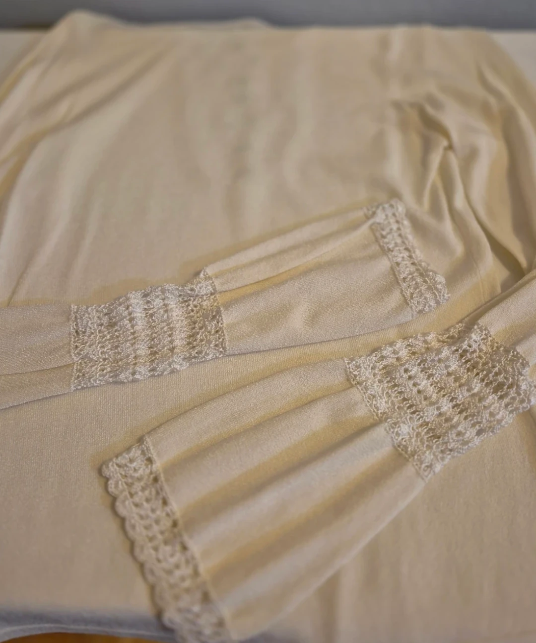 Tristan & Iseult Cream Lace Detail Sweater - photo 5