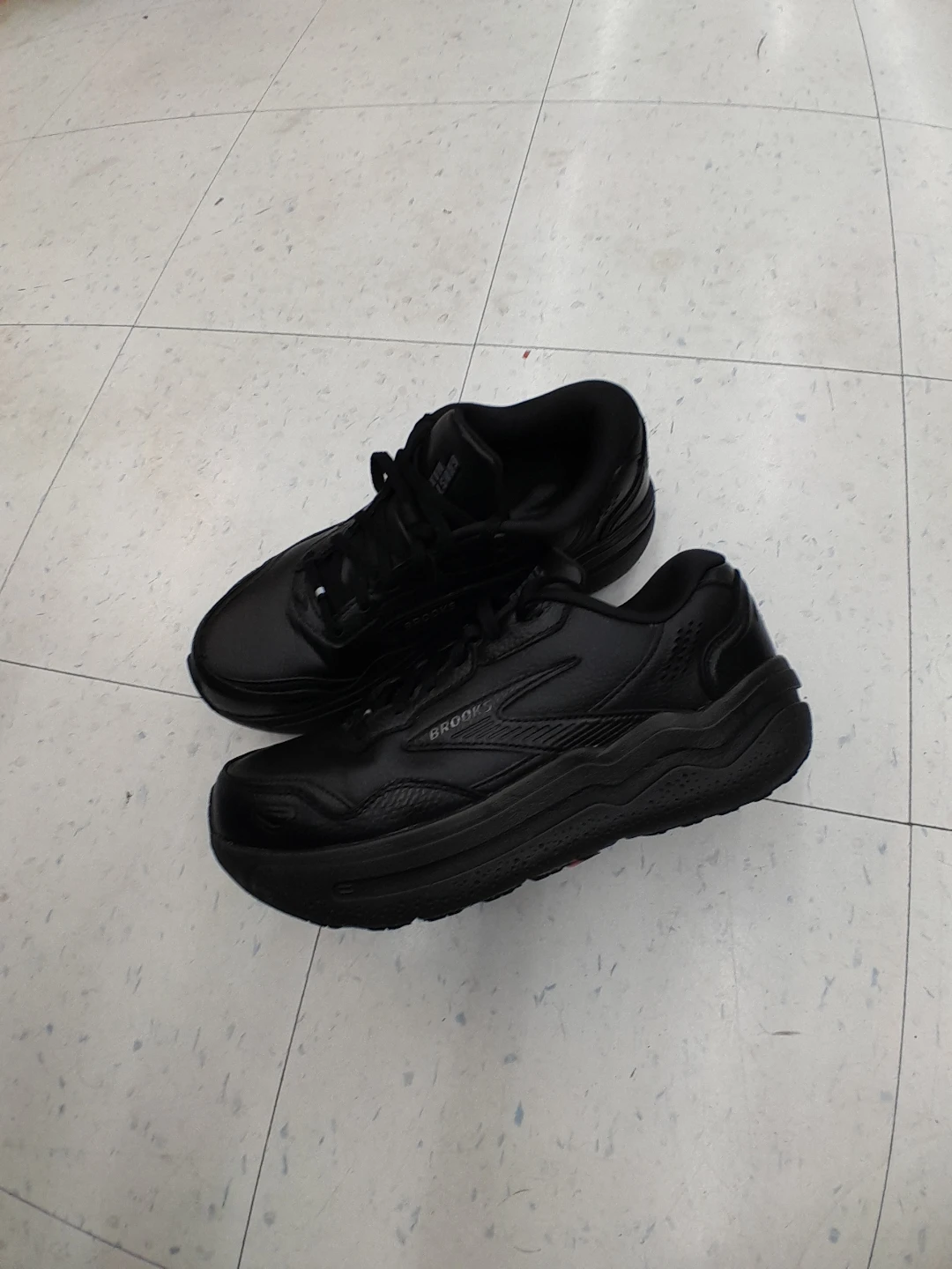 Brooks Ghost Max Black Running Shoes Women's size 8.5