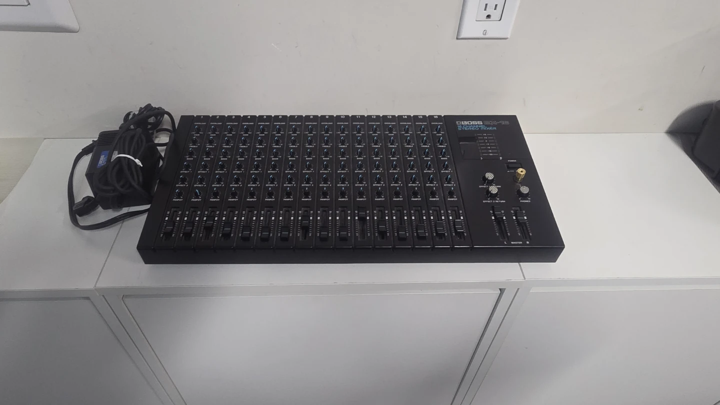 BOSS BX-16 16 Channel Stereo Mixer