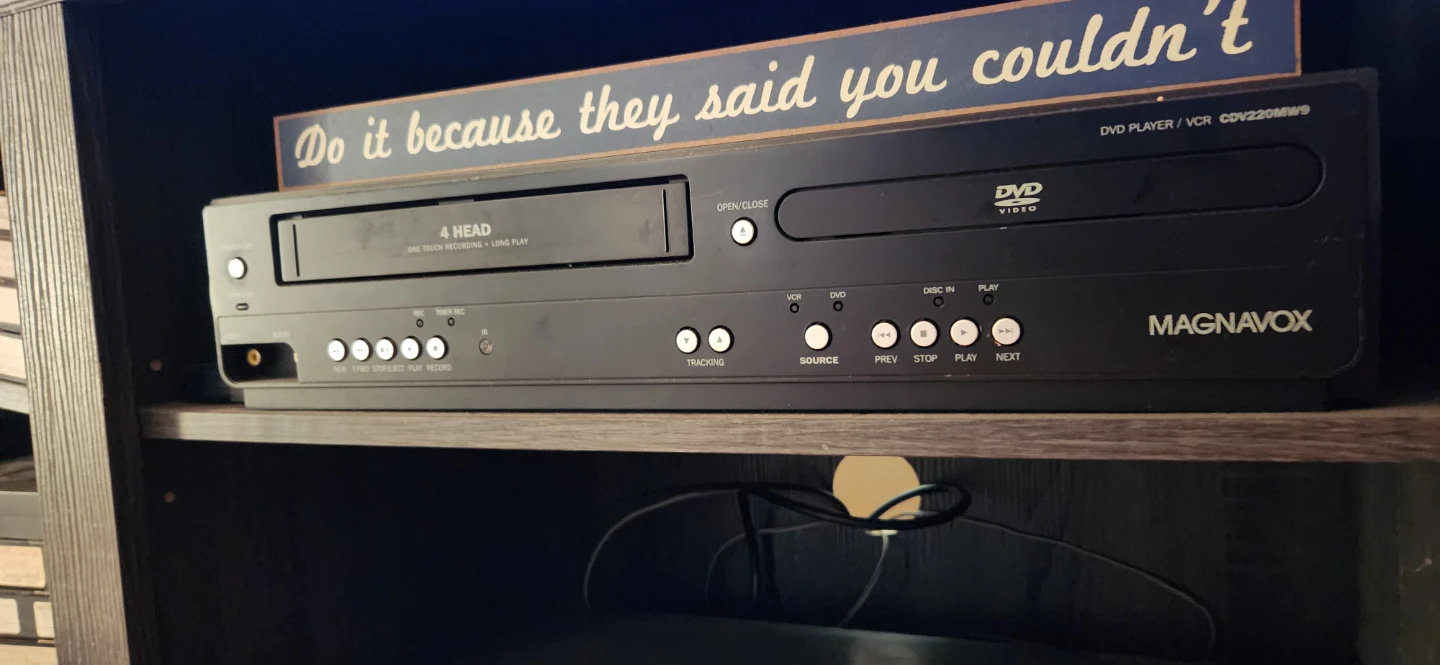 Magnavox DVD Player / VCR Combo CDV220MW9