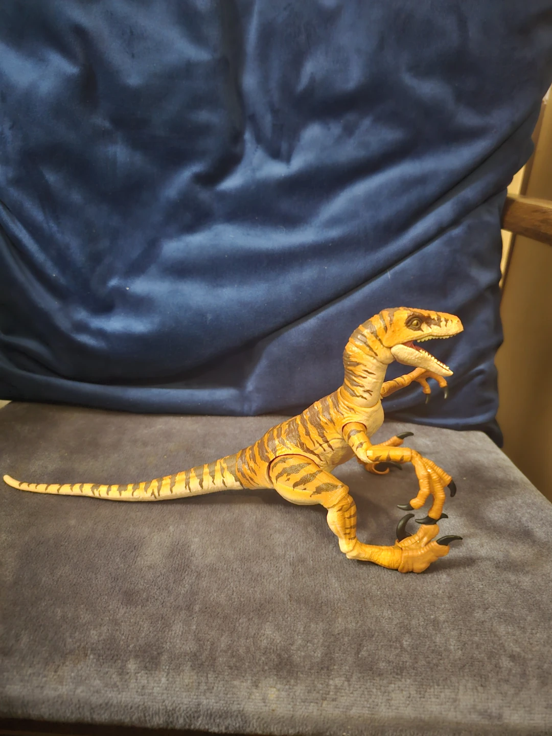 Mattel Jurassic World Amber Collection Velociraptor