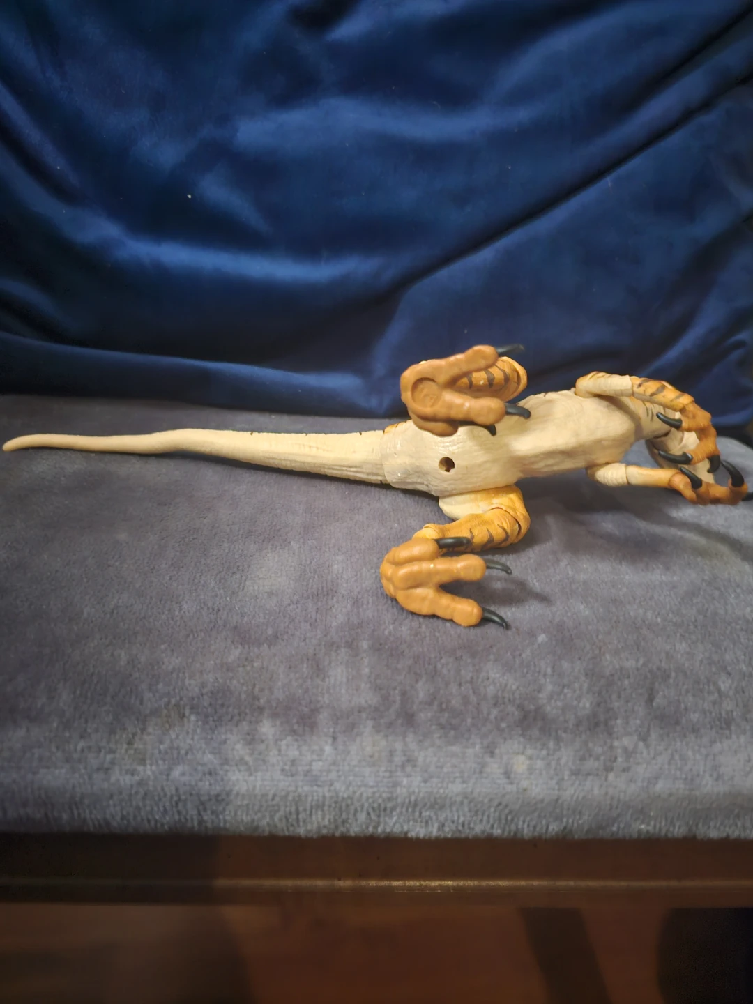 Mattel Jurassic World Amber Collection Velociraptor - photo 4