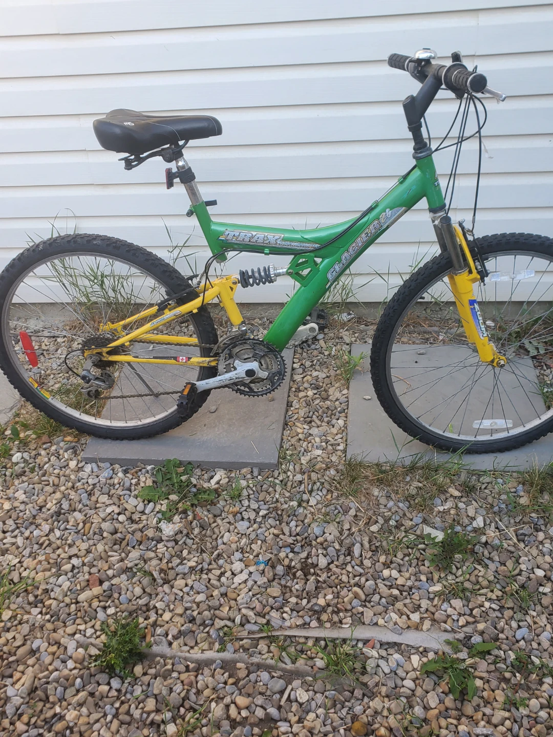 Full suspension mountain bike