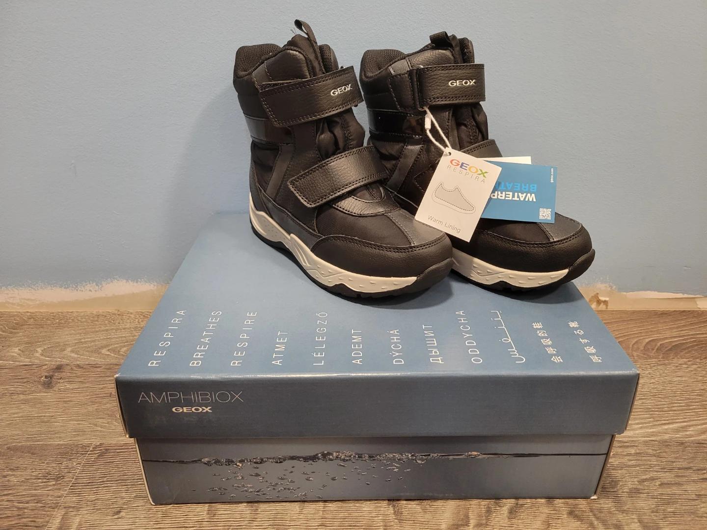 NEW Geox Kids Boots - Size 1 - photo 3
