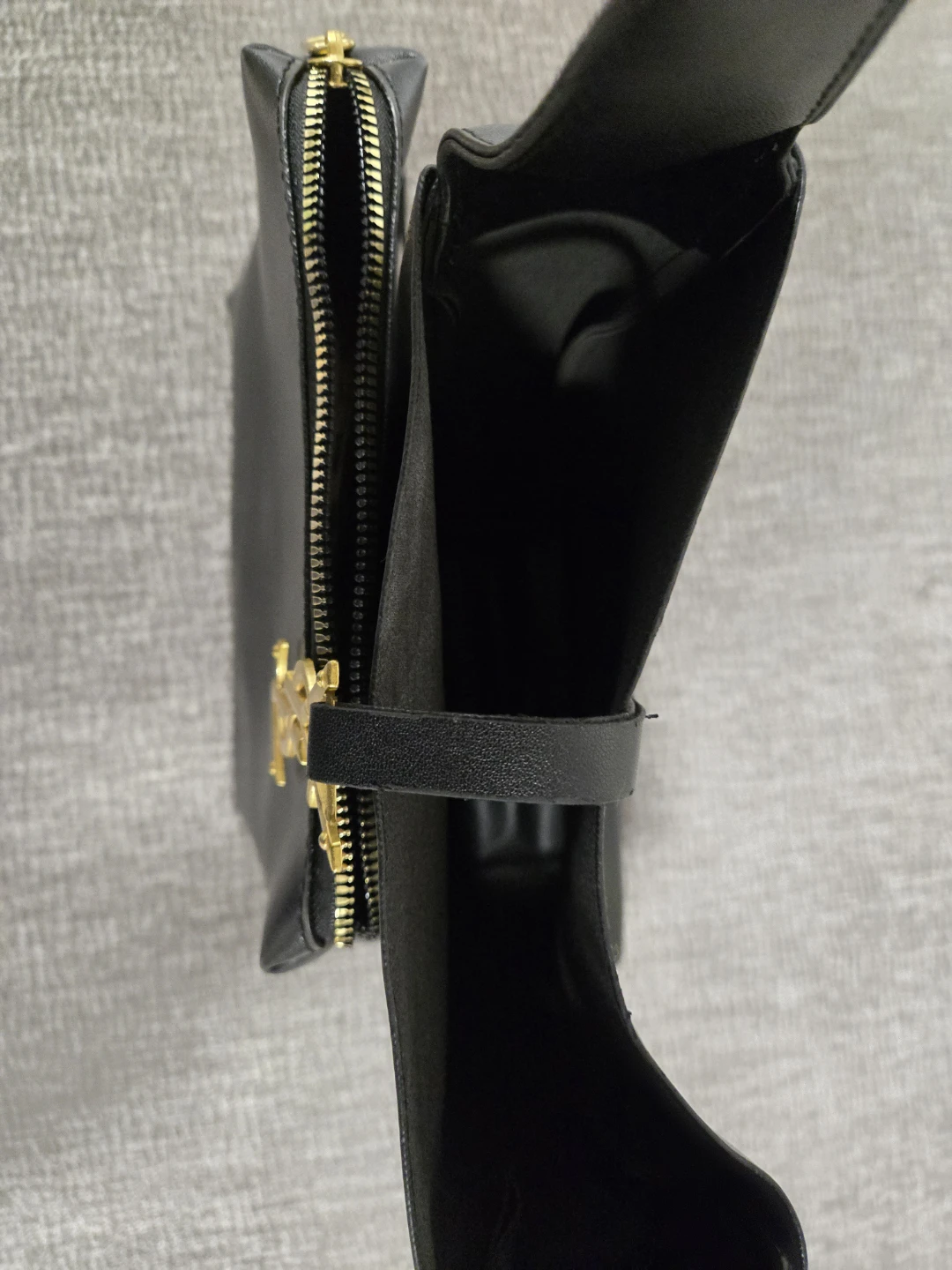 Saint Laurent Black Leather Shoulder Bag - photo 4