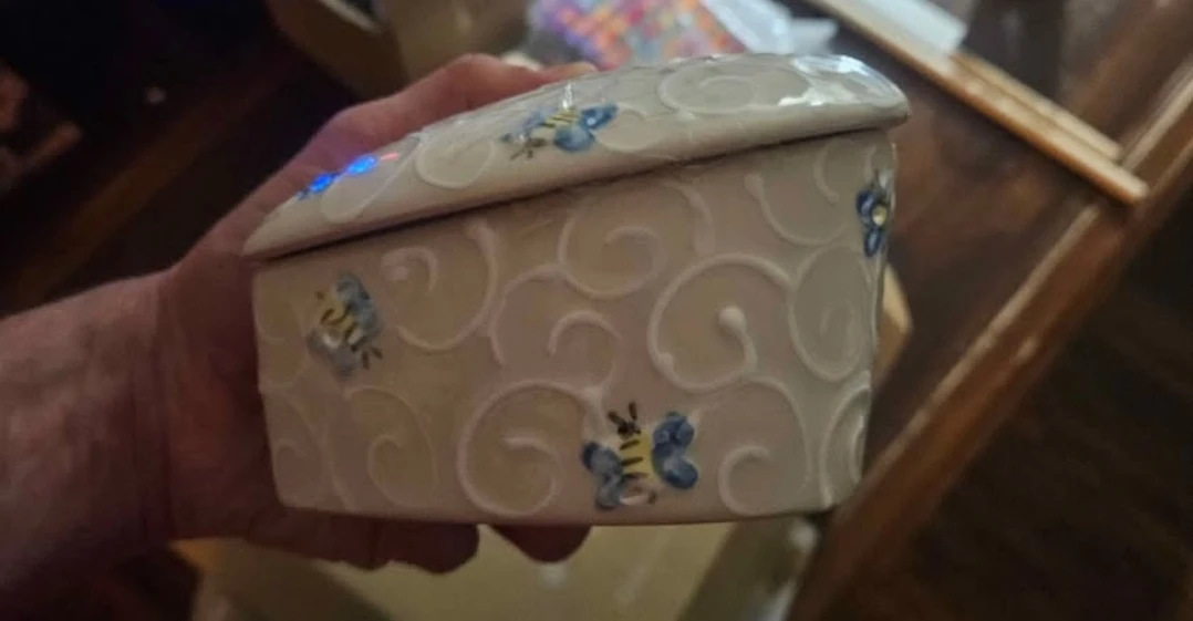 Ceramic Heart Keepsake Box - photo 2