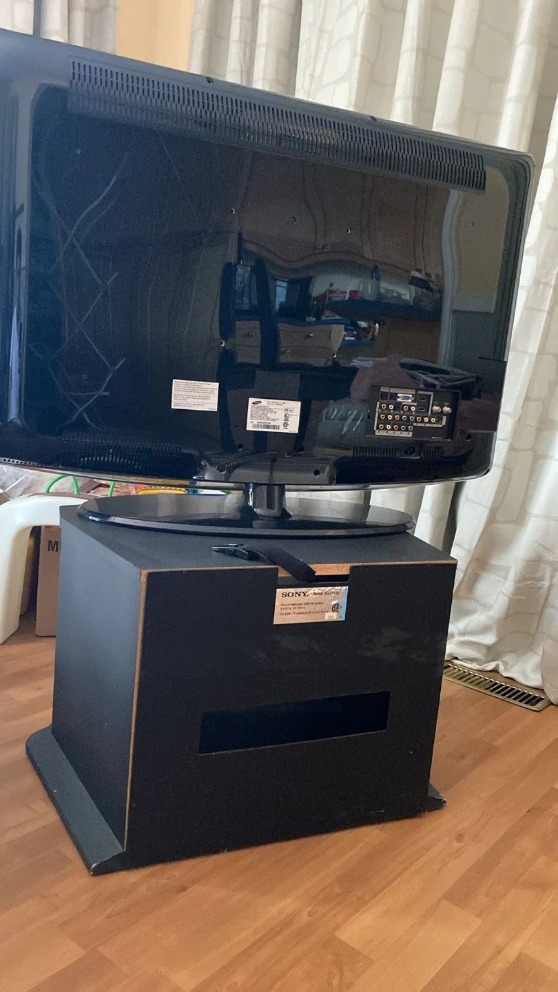 Samsung Flat Screen TV with Stand - photo 3