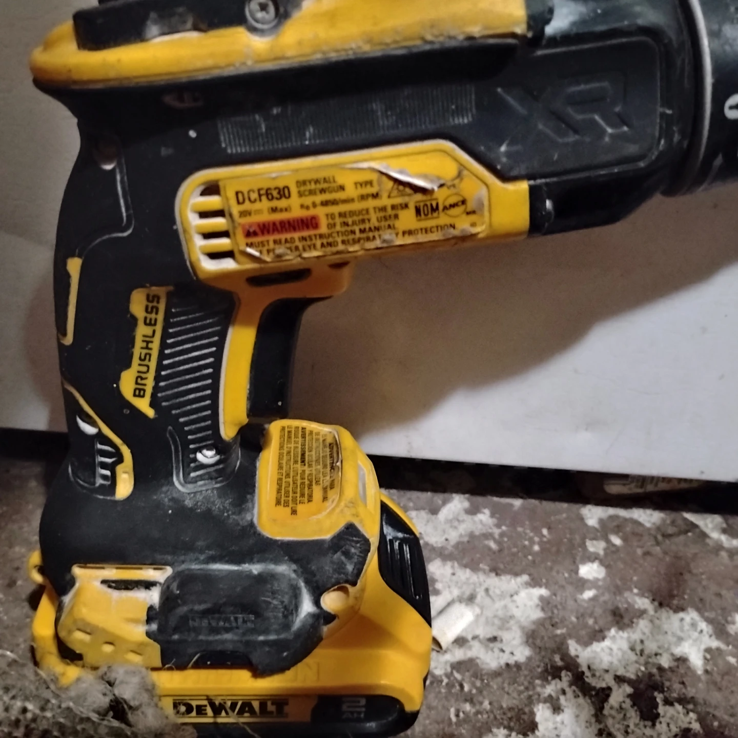 DEWALT DCF630 Cordless Drywall Screwdriver with 3 Batteries - photo 3