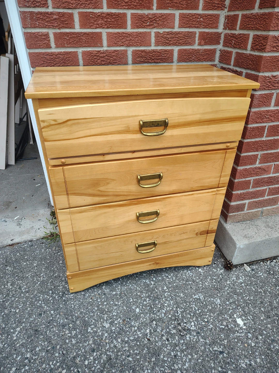 Light Wood 4-Drawer Dresser