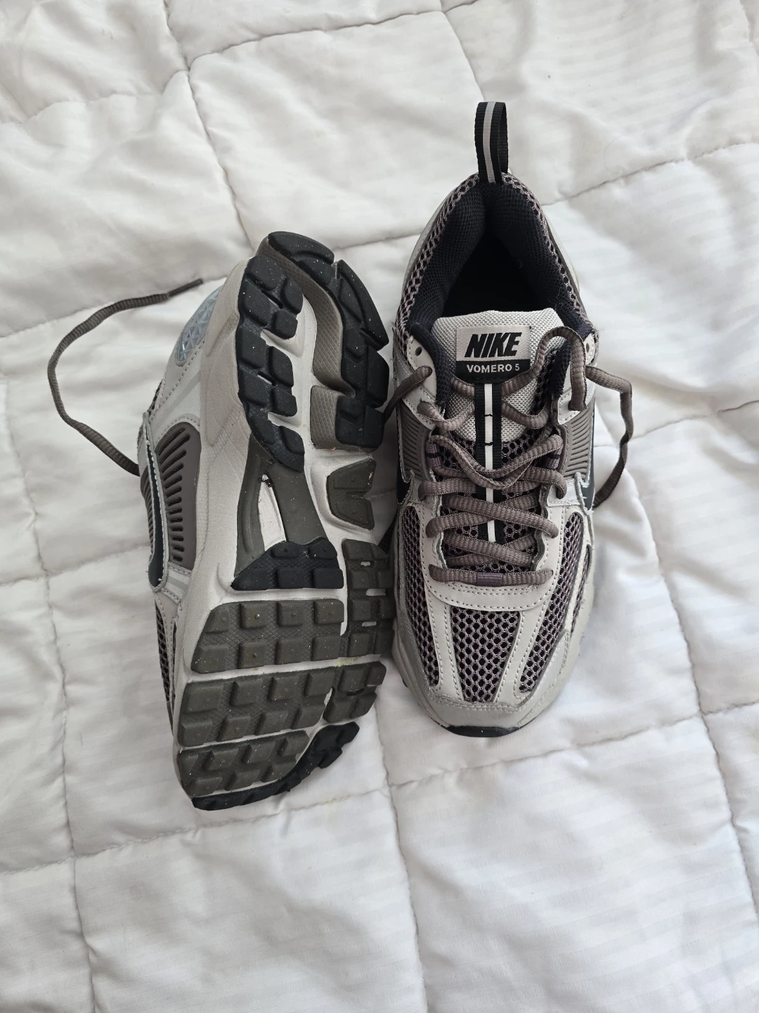 Nike Vomero 5 Women's Running Shoes Size 4Y - photo 2