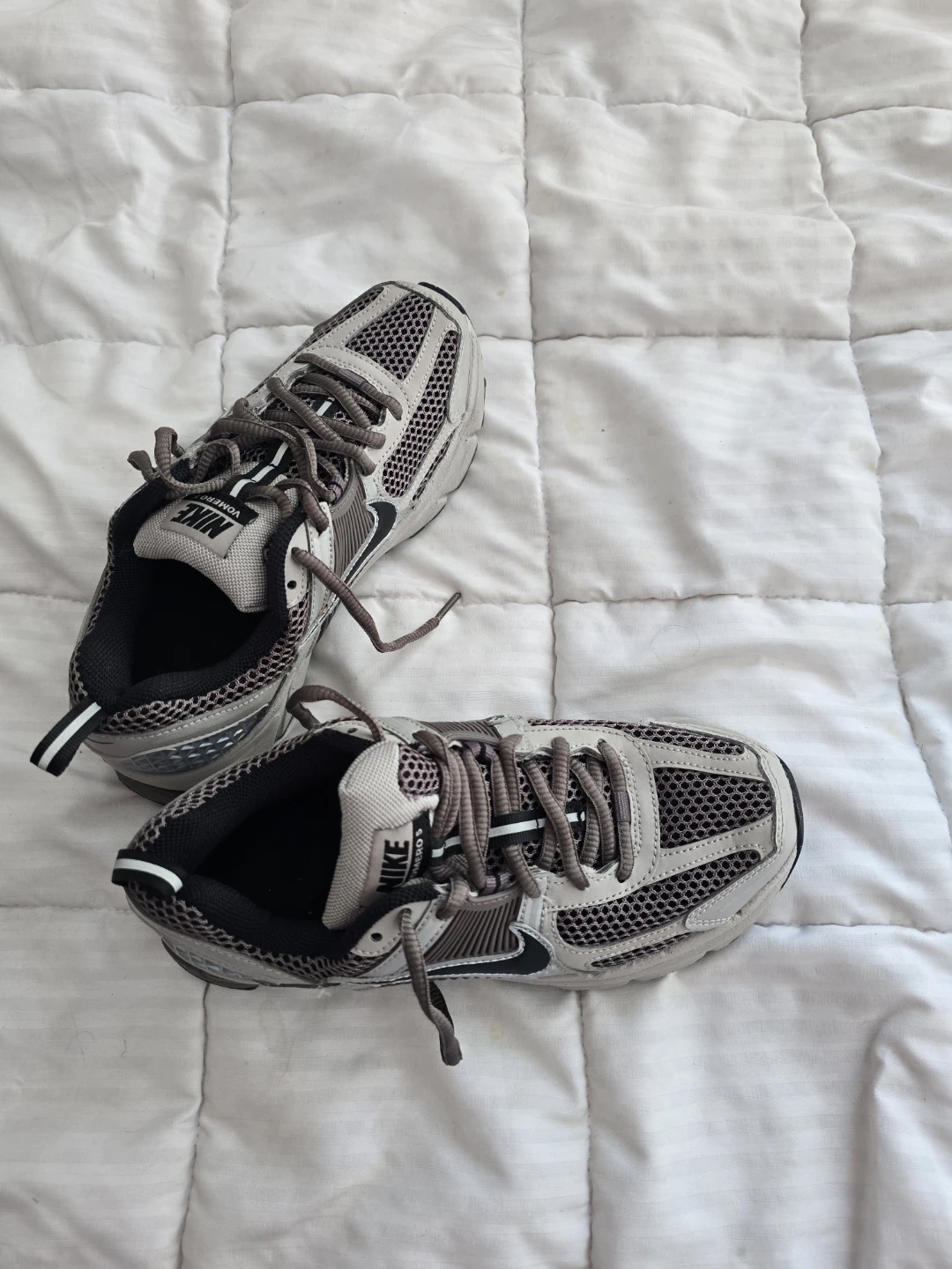 Nike Vomero 5 Women's Running Shoes Size 4Y - photo 3