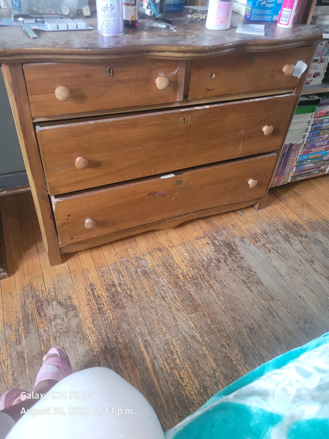 Wooden Dresser with 5 Drawers