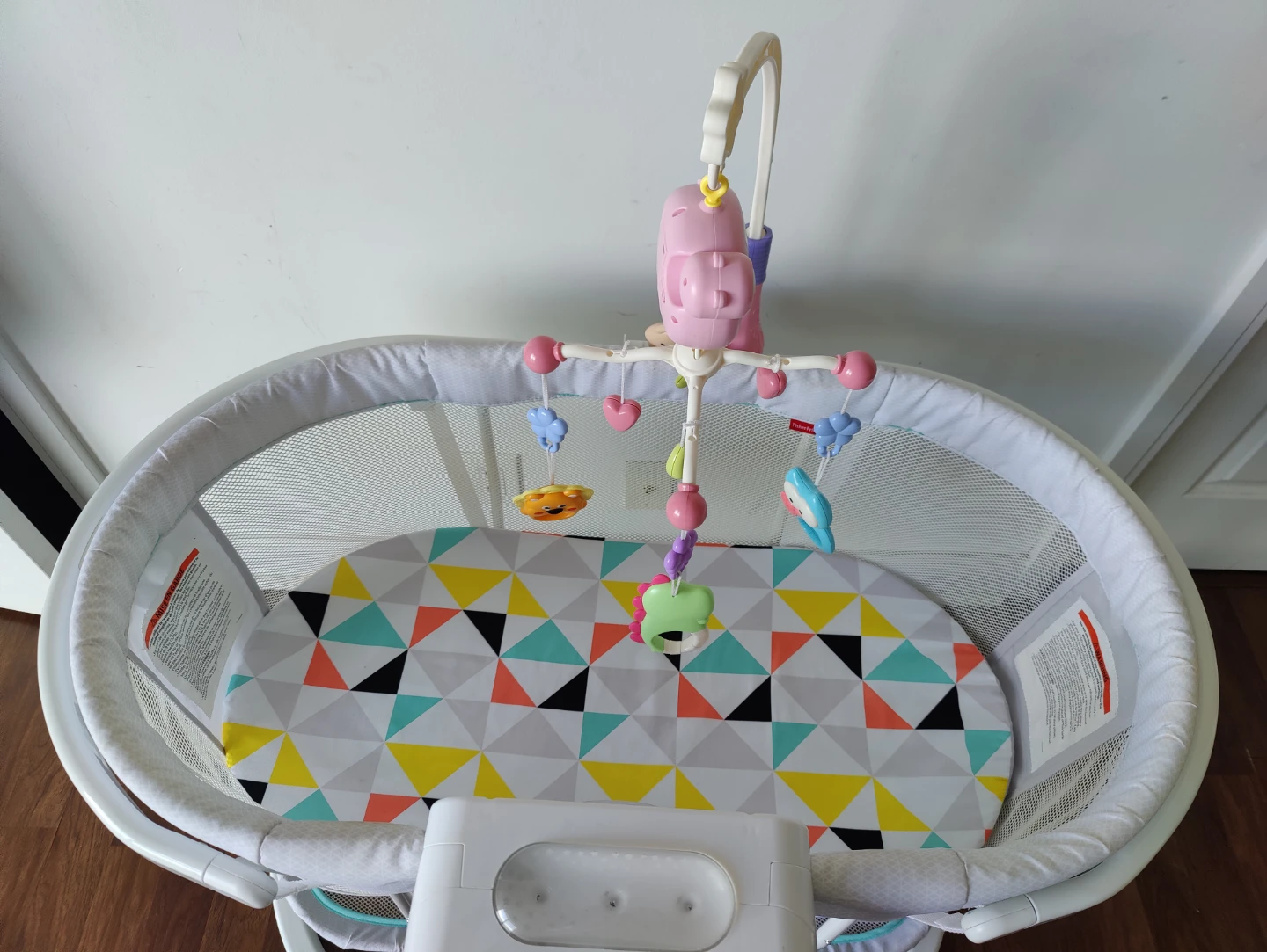 Fisher-Price Soothing Motions Bassinet - photo 2