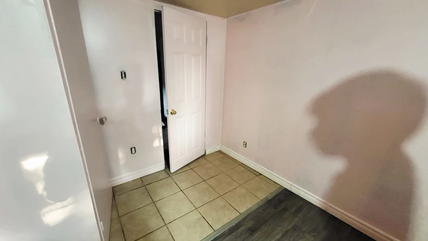 550$ Private Rooms for rent Males only - photo 4