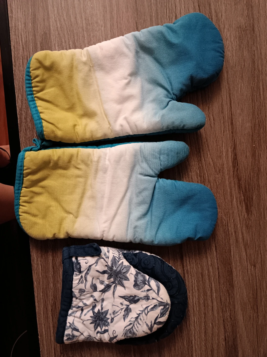 Oven Mitts and Pot Holder Set