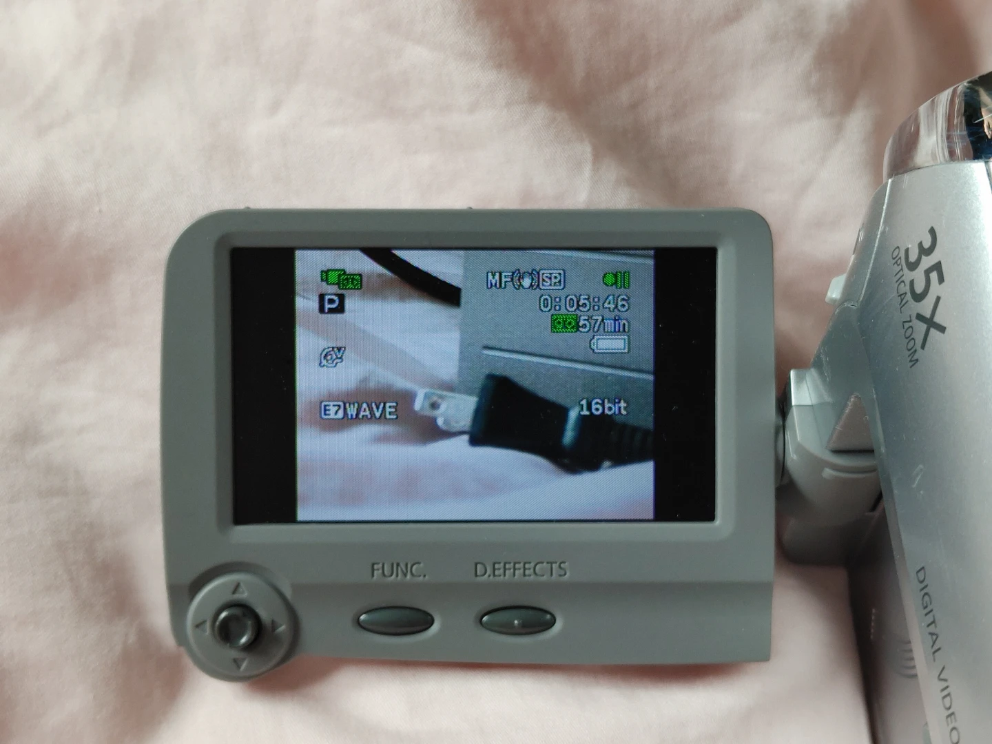 Canon ZR800 Mini DV Camcorder - photo 2
