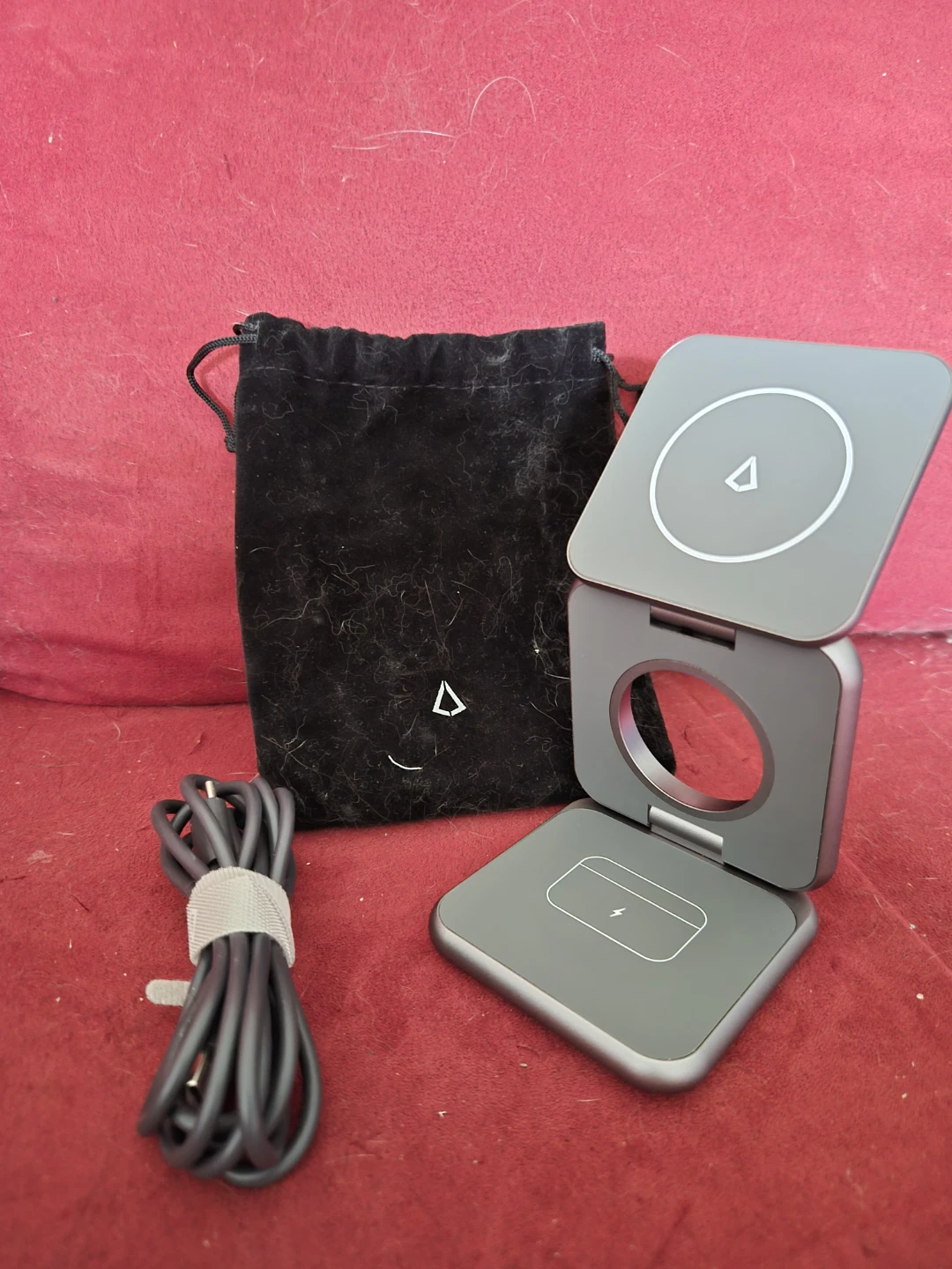 3-in-1 Wireless Charger with Charging Cable and Pouch - photo 2