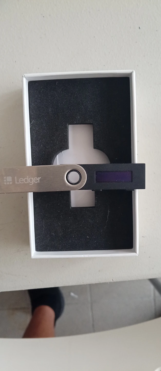 Ledger Nano S Cryptocurrency Hardware Wallet - photo 4
