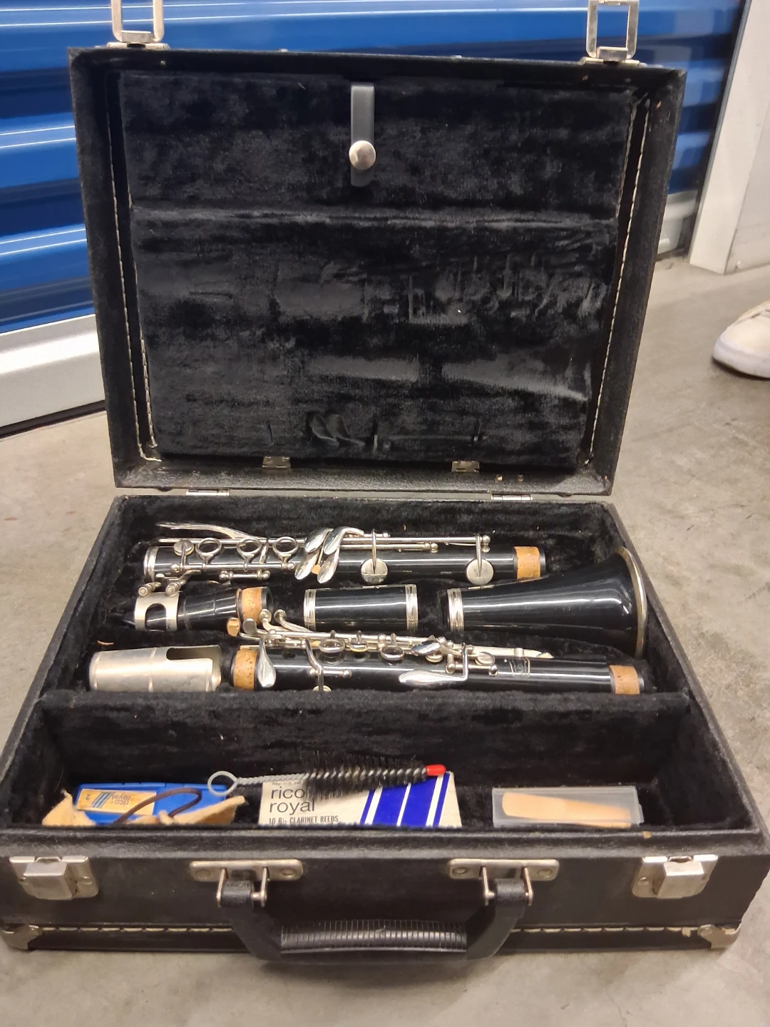Bundy Clarinet in Case with Accessories - photo 5