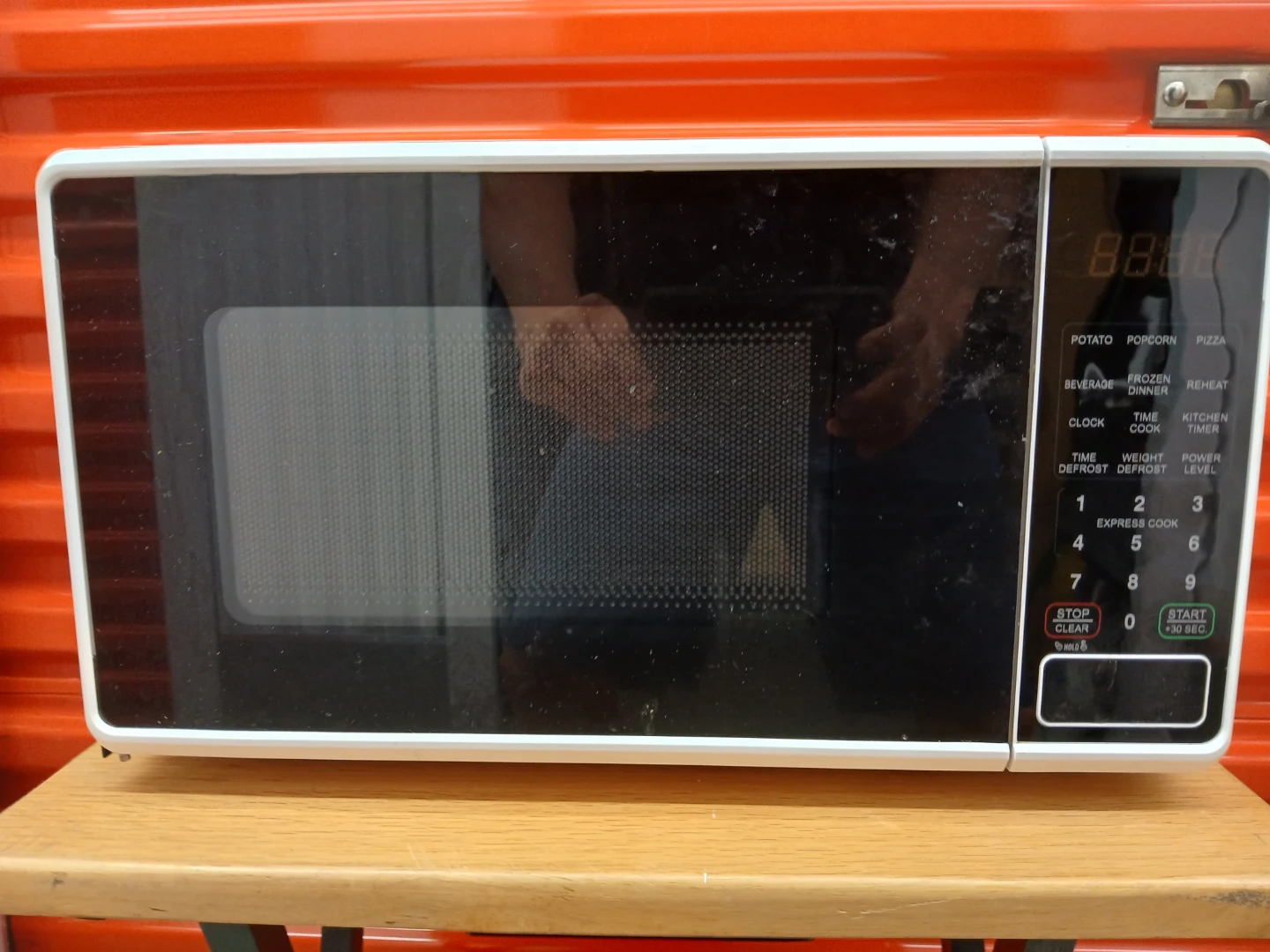 White Microwave Oven - photo 4