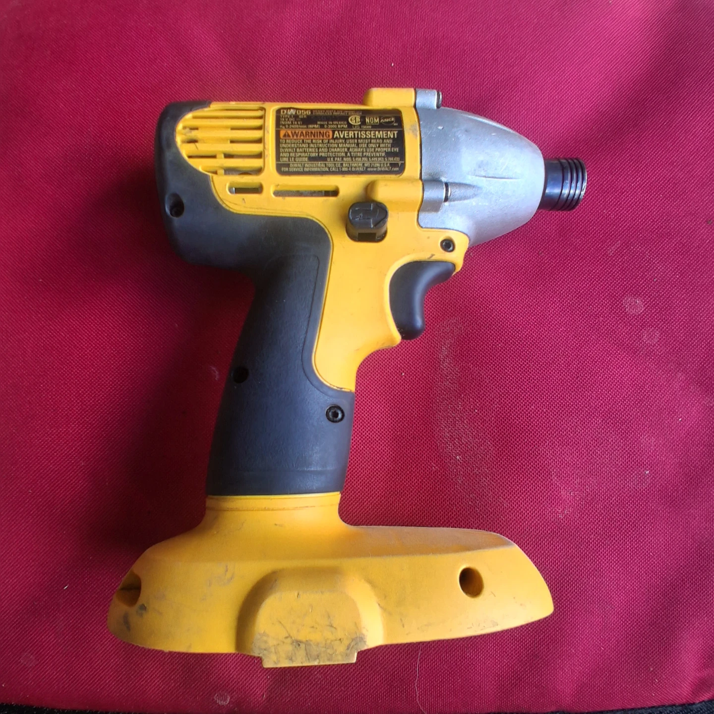 DEWALT DW056 Cordless Impact Driver - 18V - photo 2