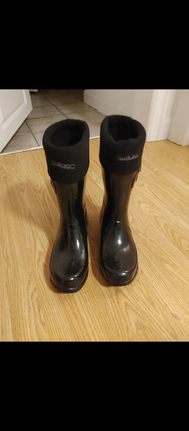 Wind River Black Rubber Boots with Fleece Liners size 9