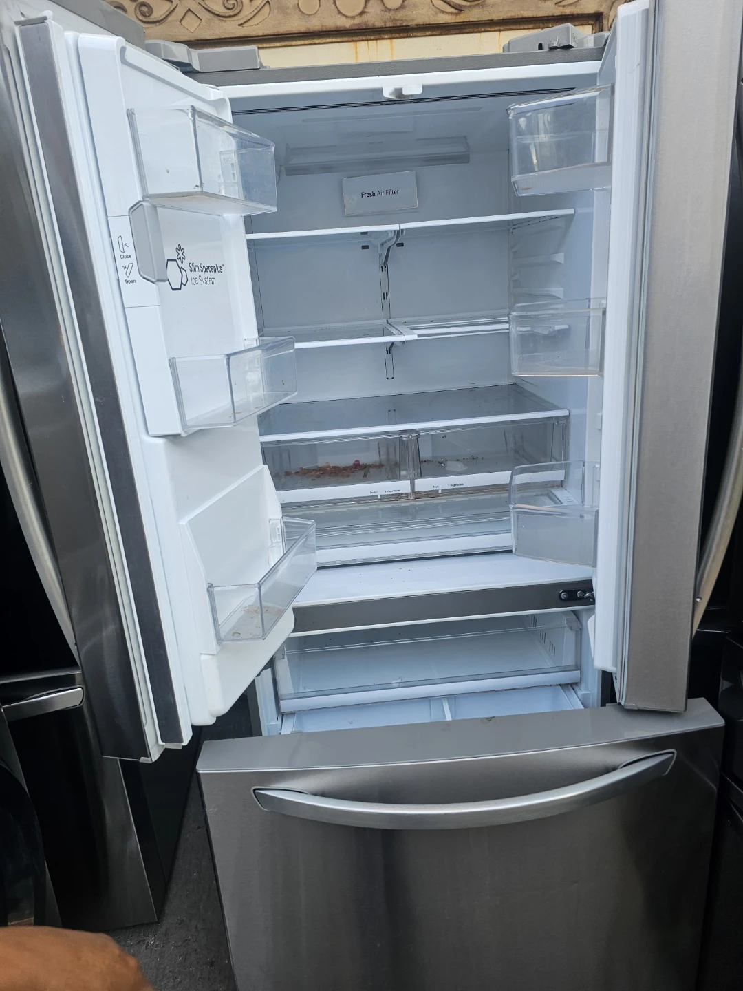 LG 33in French Door Refrigerator with Ice & Water Dispenser - photo 2