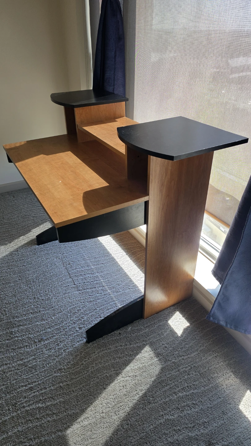 Free Computer Desk - photo 2