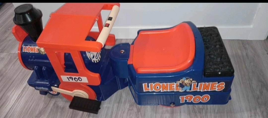 Peg Perego Lionel Lines 1900 Ride-On Train - photo 5