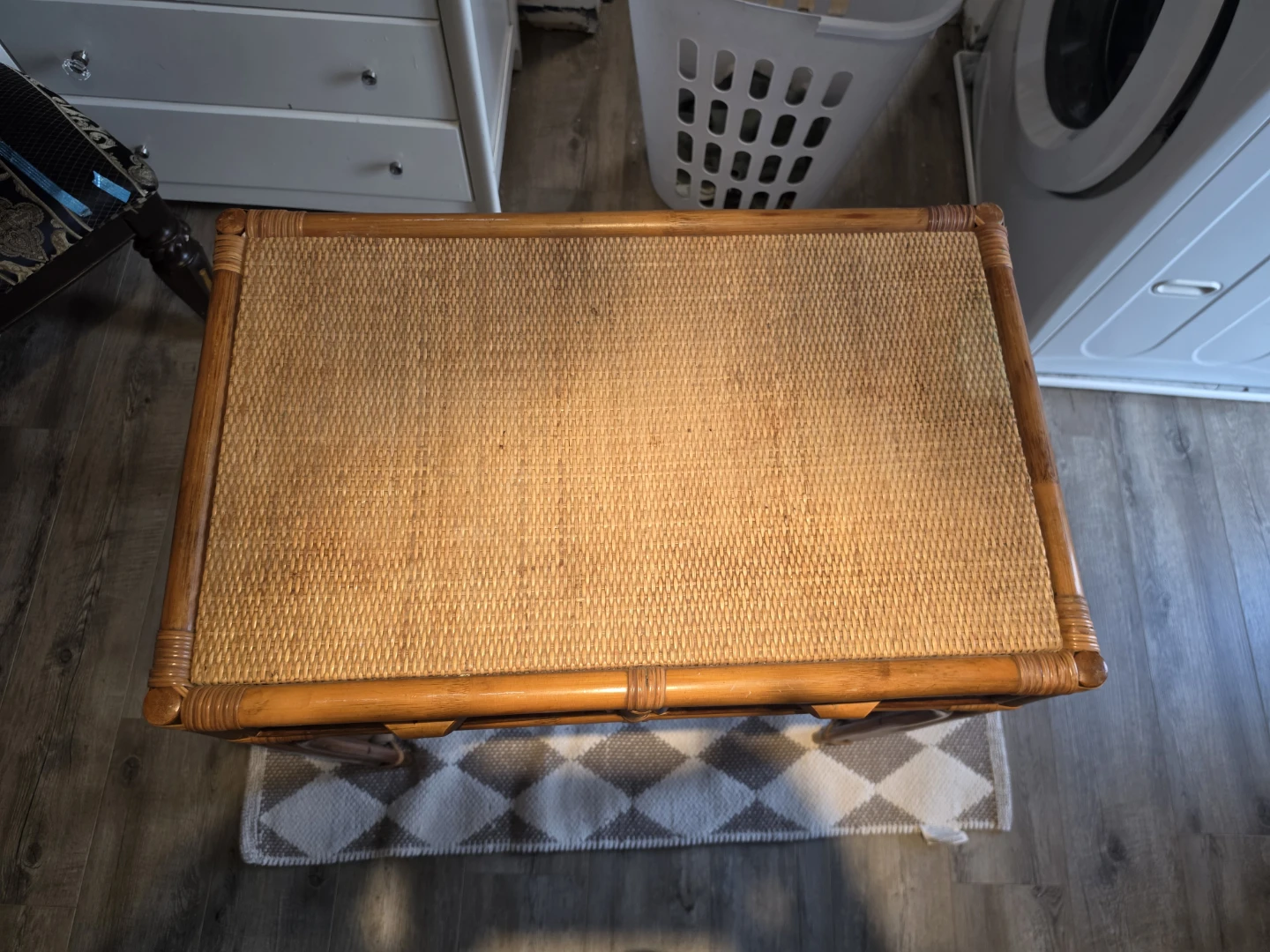 Wicker and wood side table with two drawers - photo 2