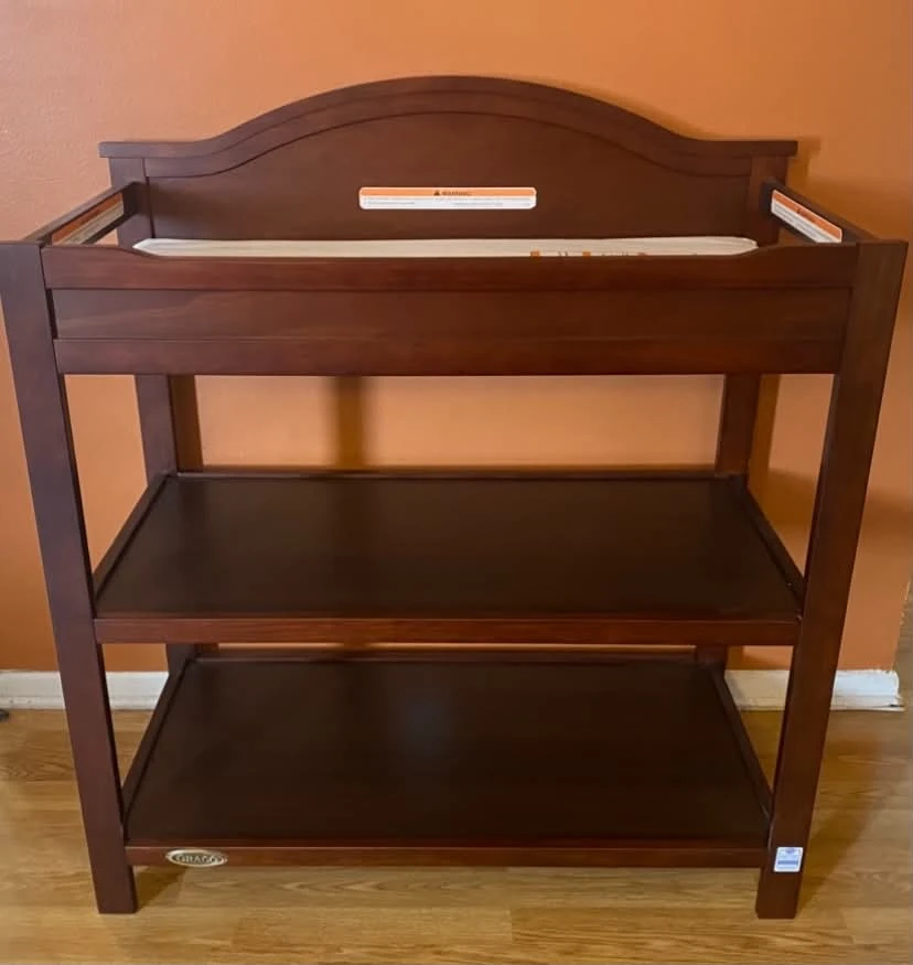 Graco  Changing Table Lot- Espresso