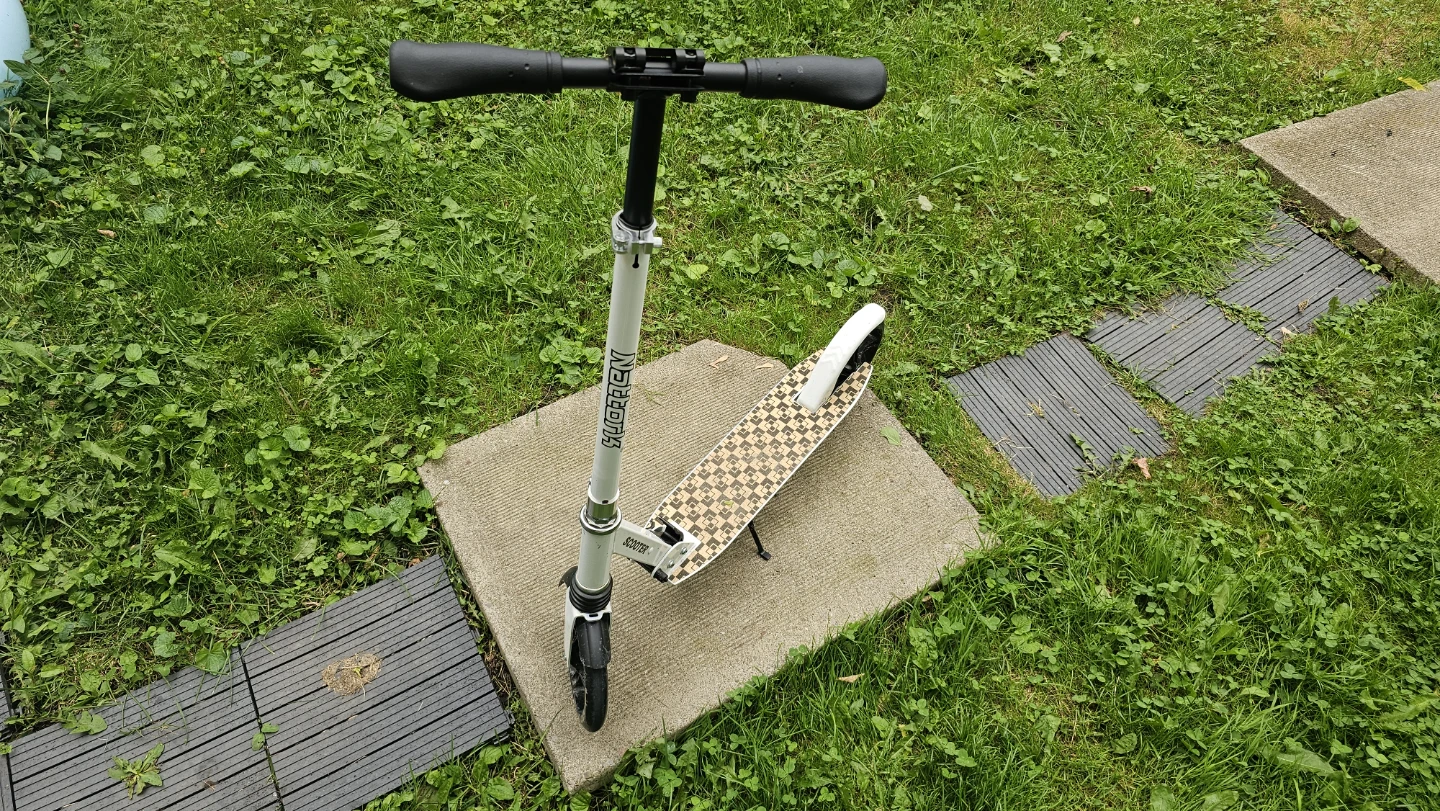 White & Brown Checkered Scooter - photo 3