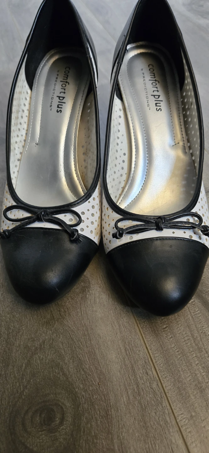 Black and White Cushioned Pumps