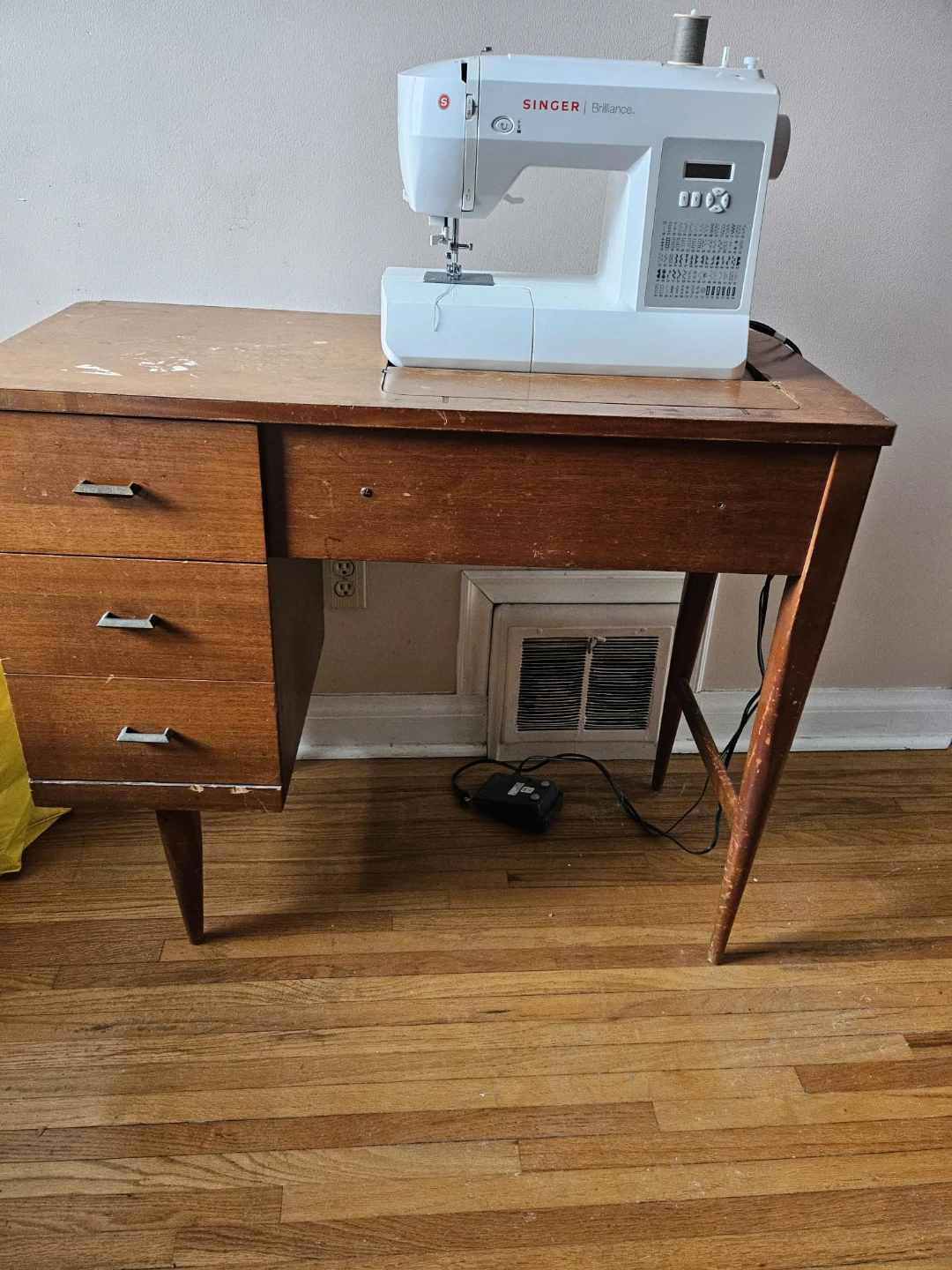 Singer Brilliance Sewing Machine