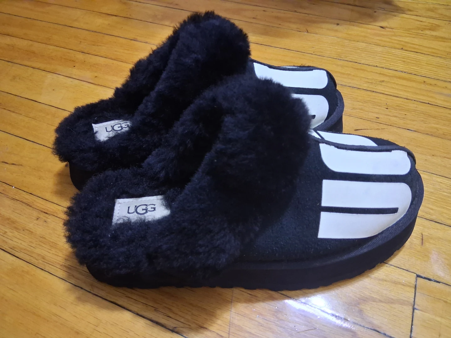 UGG Black Fluffy Slippers - photo 3