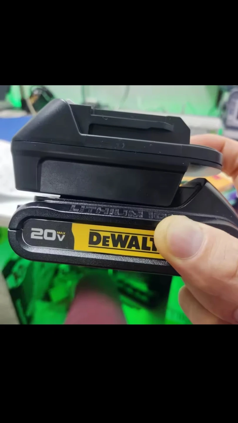 Dewalt 20V MAX Lithium-Ion Battery Adapter - photo 4