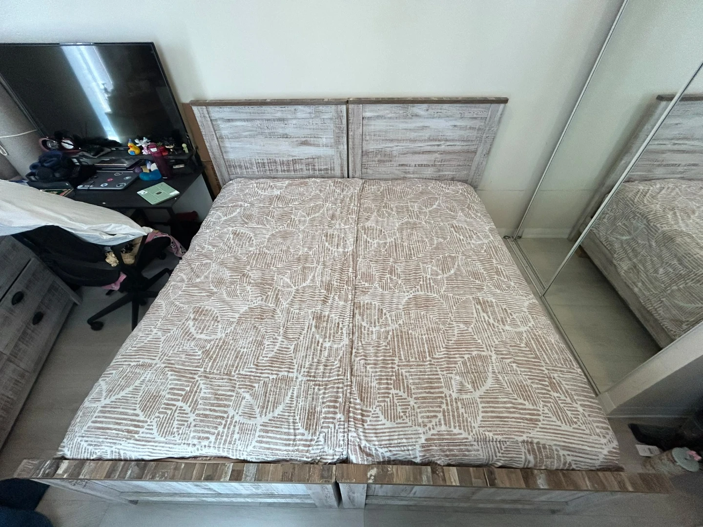 2 Rustic Whitewash Twin Beds with Mattresses & Box Springs - photo 5