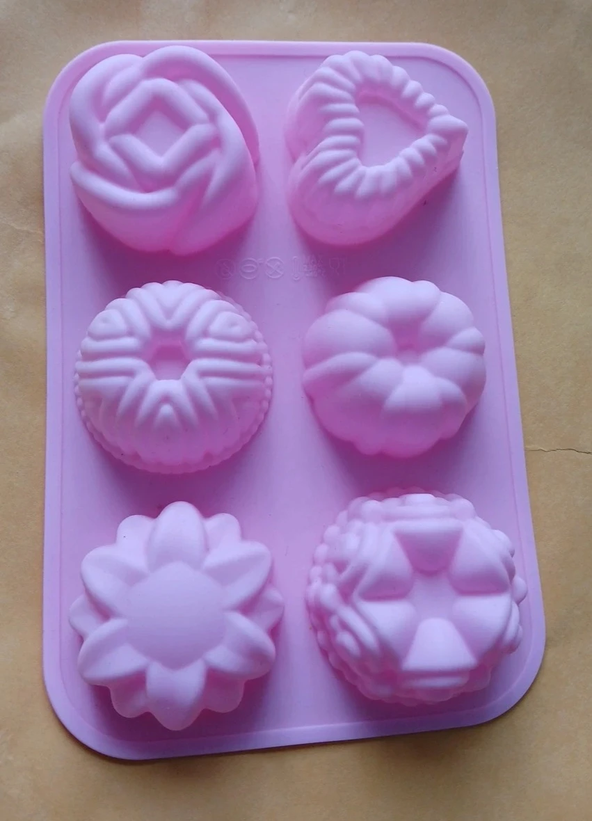 Soap Making Kit with Silicone Mold and Essential Oils - photo 2