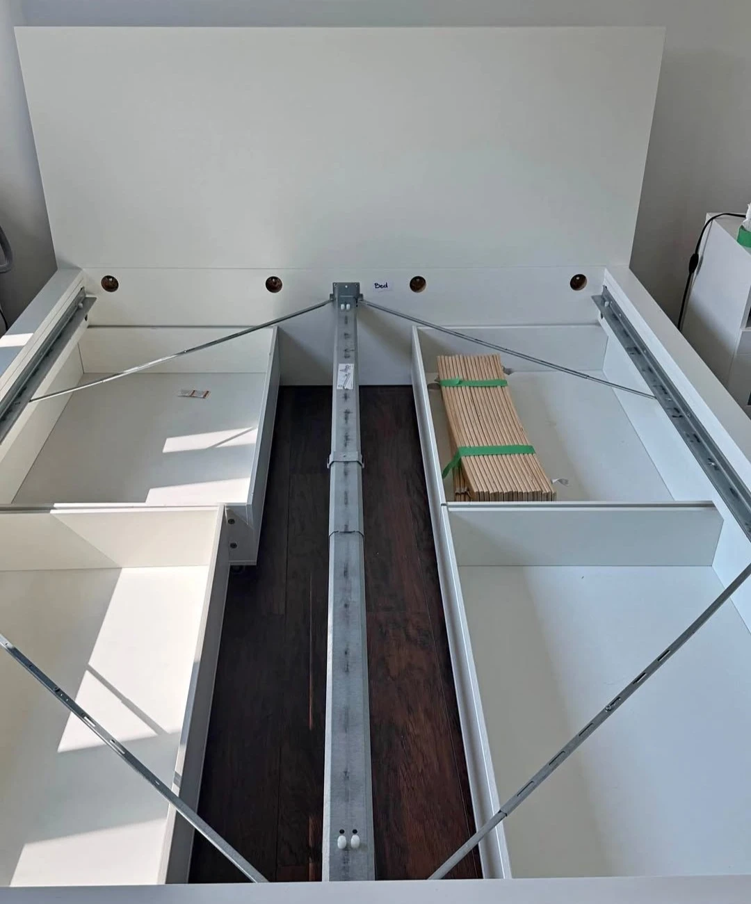 🇨🇦 Ikea Queen Storage bedframe with 4 drawers - photo 2