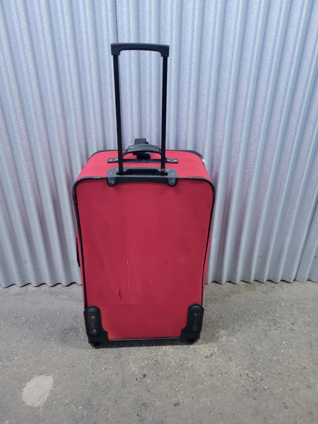 American Tourister Red Rolling Suitcase - photo 2