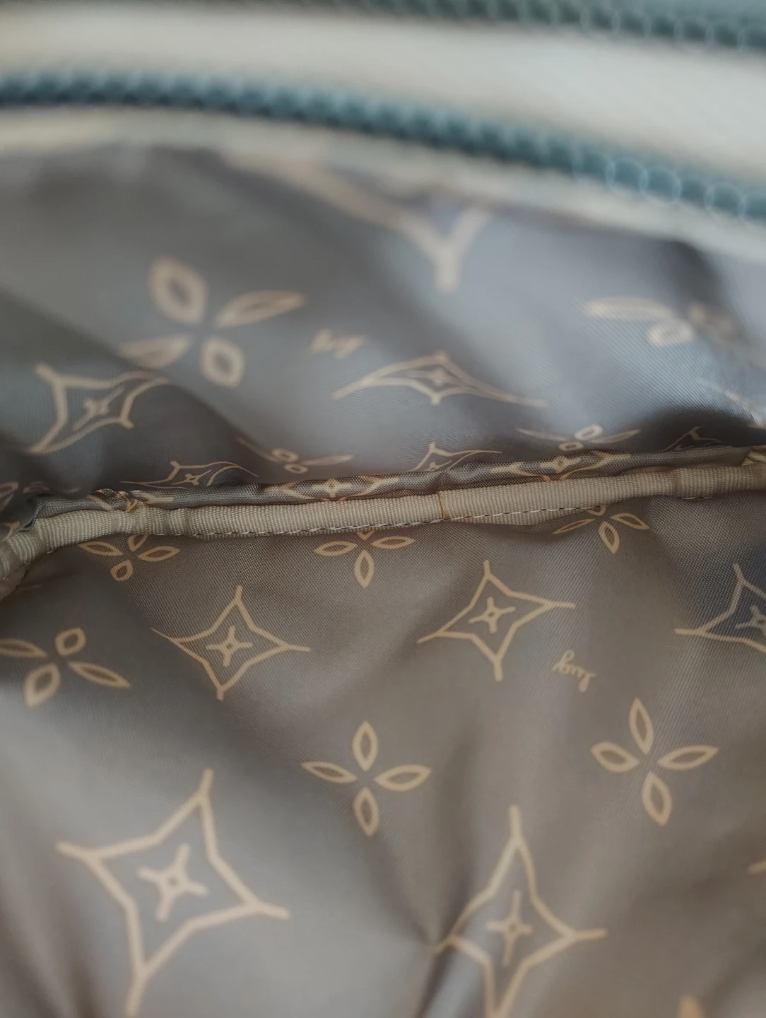 🆕 lug Quilted Crossbody Bag in Champagne Gold - photo 5