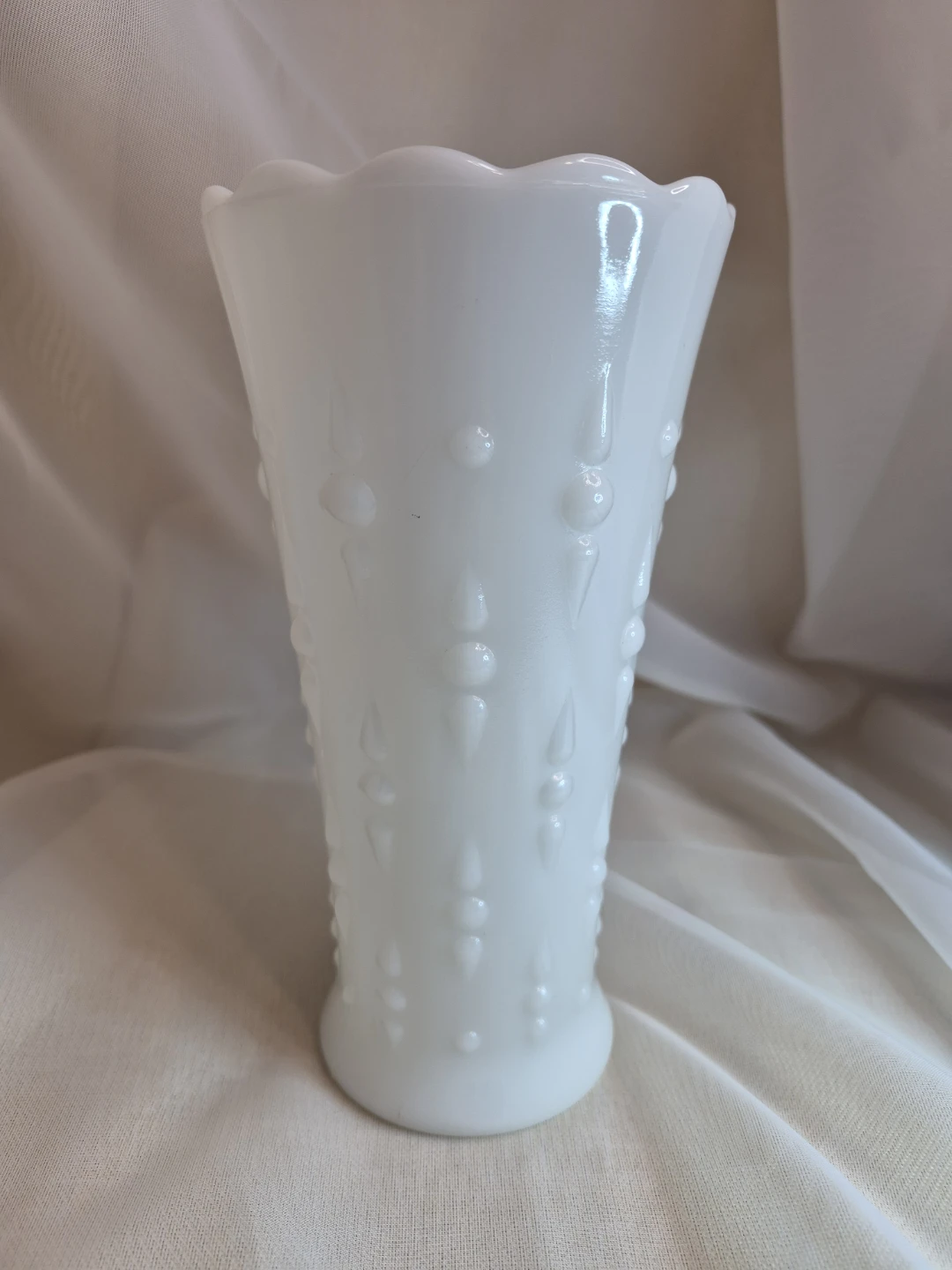Beautiful Vintage Anchor Hocking White Milk Glass Vase - photo 2