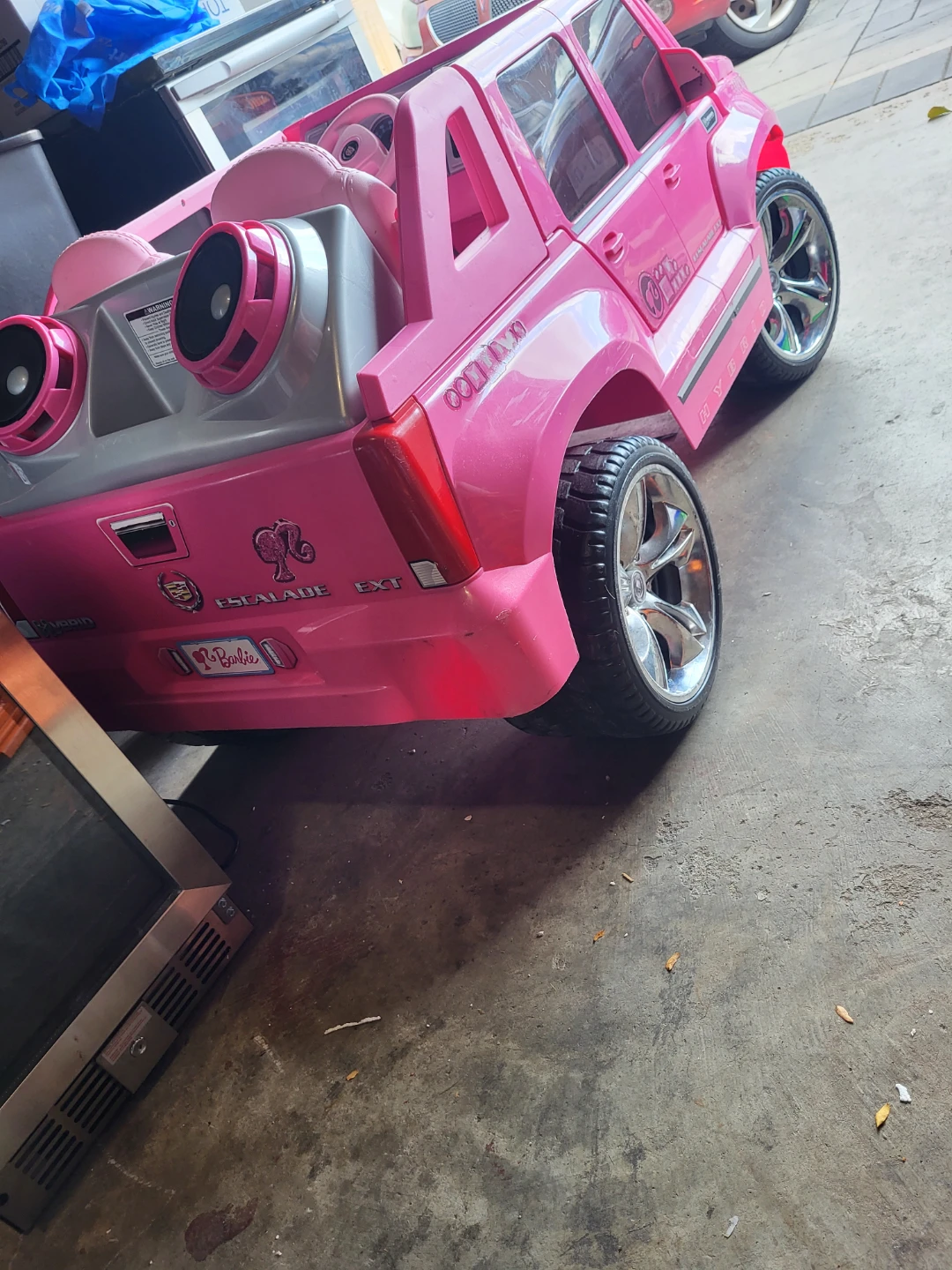 Barbie Pink Cadillac Escalade EXT Ride-On Toy Car - photo 3