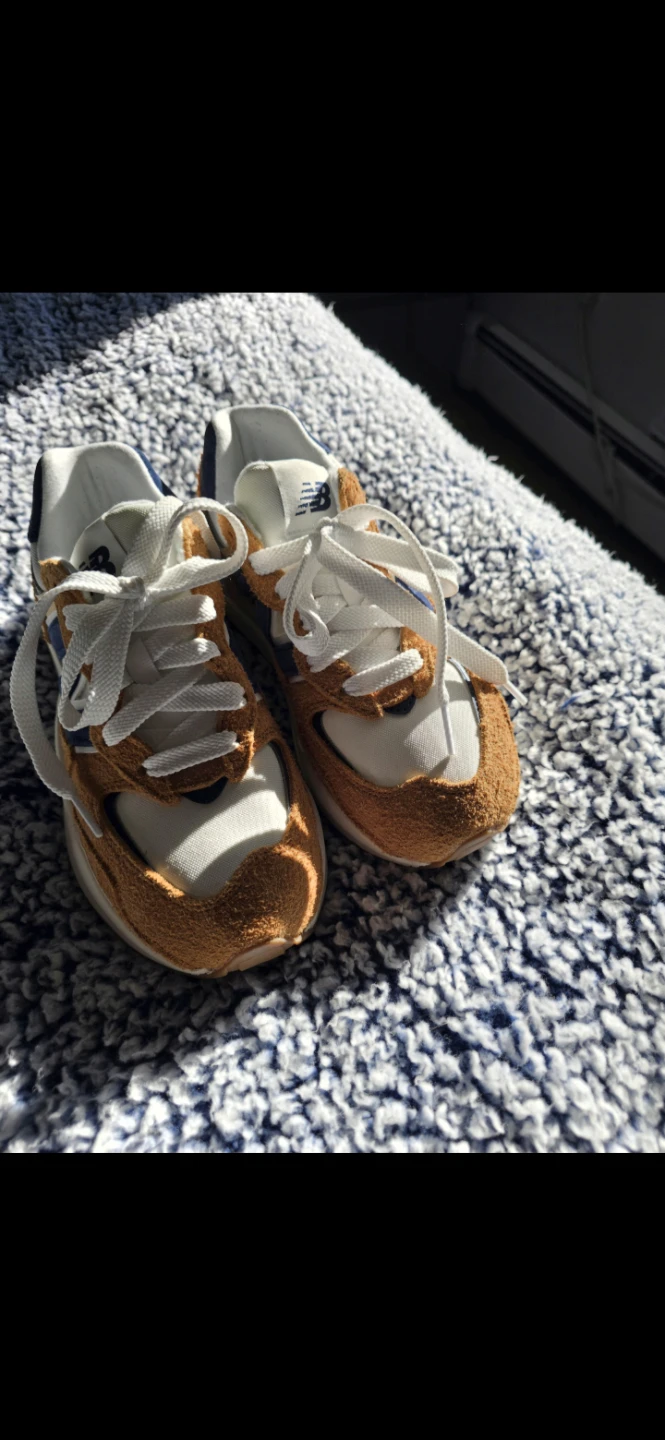 New Balance Sneakers - 23 cm - Excellent Condition