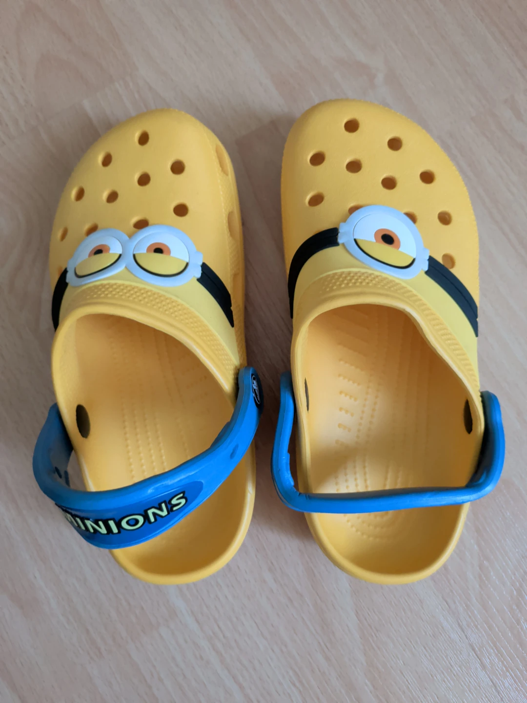 Crocs Minions Clog Shoes Size 3  Junior