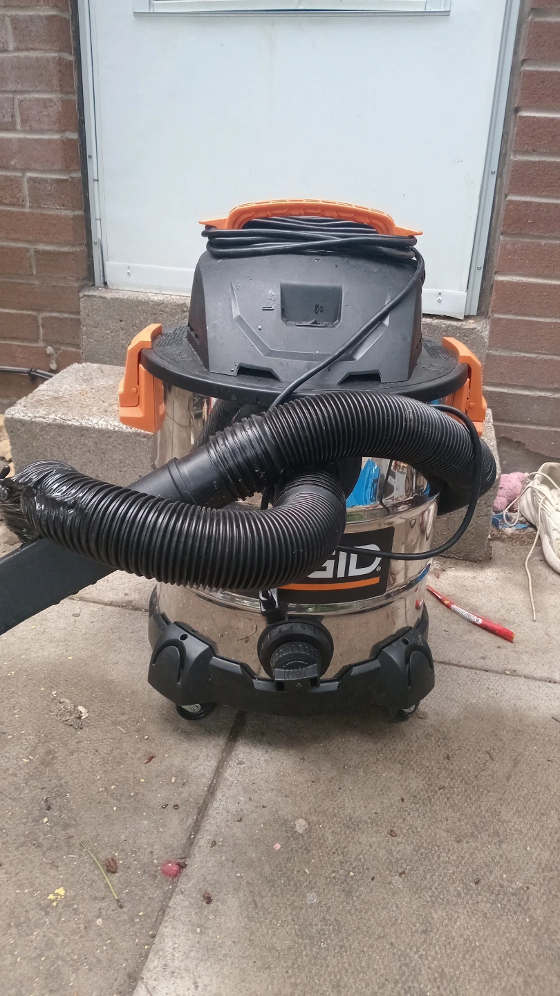 RIDGID Wet/Dry VacRIDGID 37.5 Litre 5 Peak l Wet Dry Vacuum