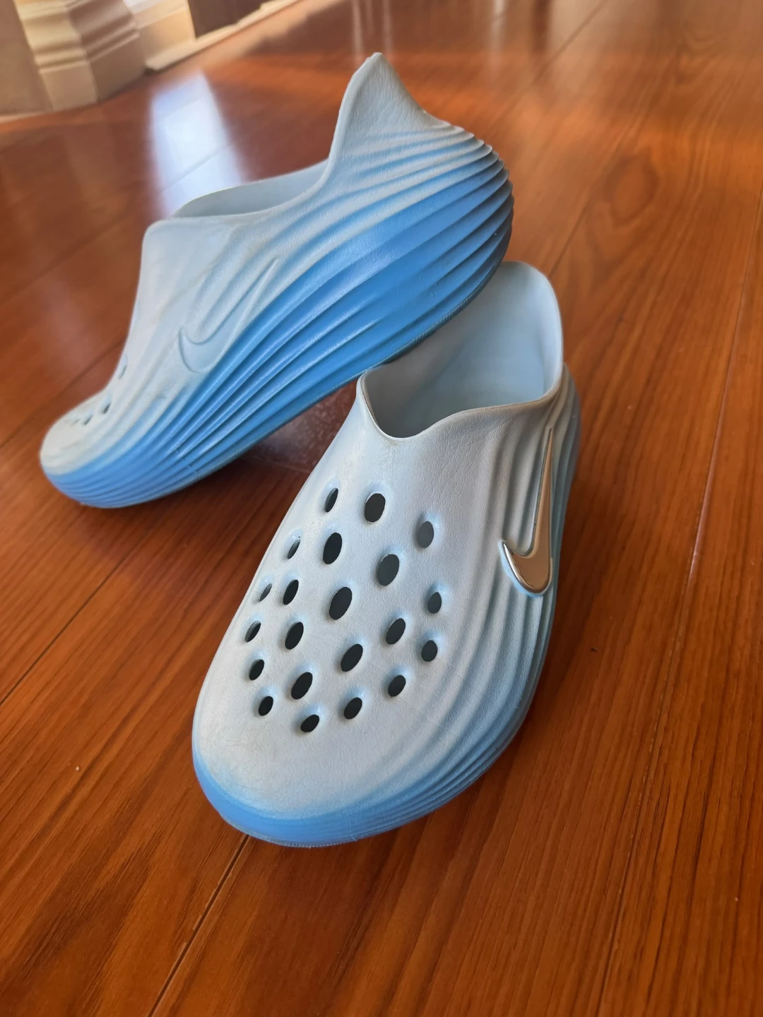 Nike ReactX Rejuven8 Blue & White size 7-7 and a half