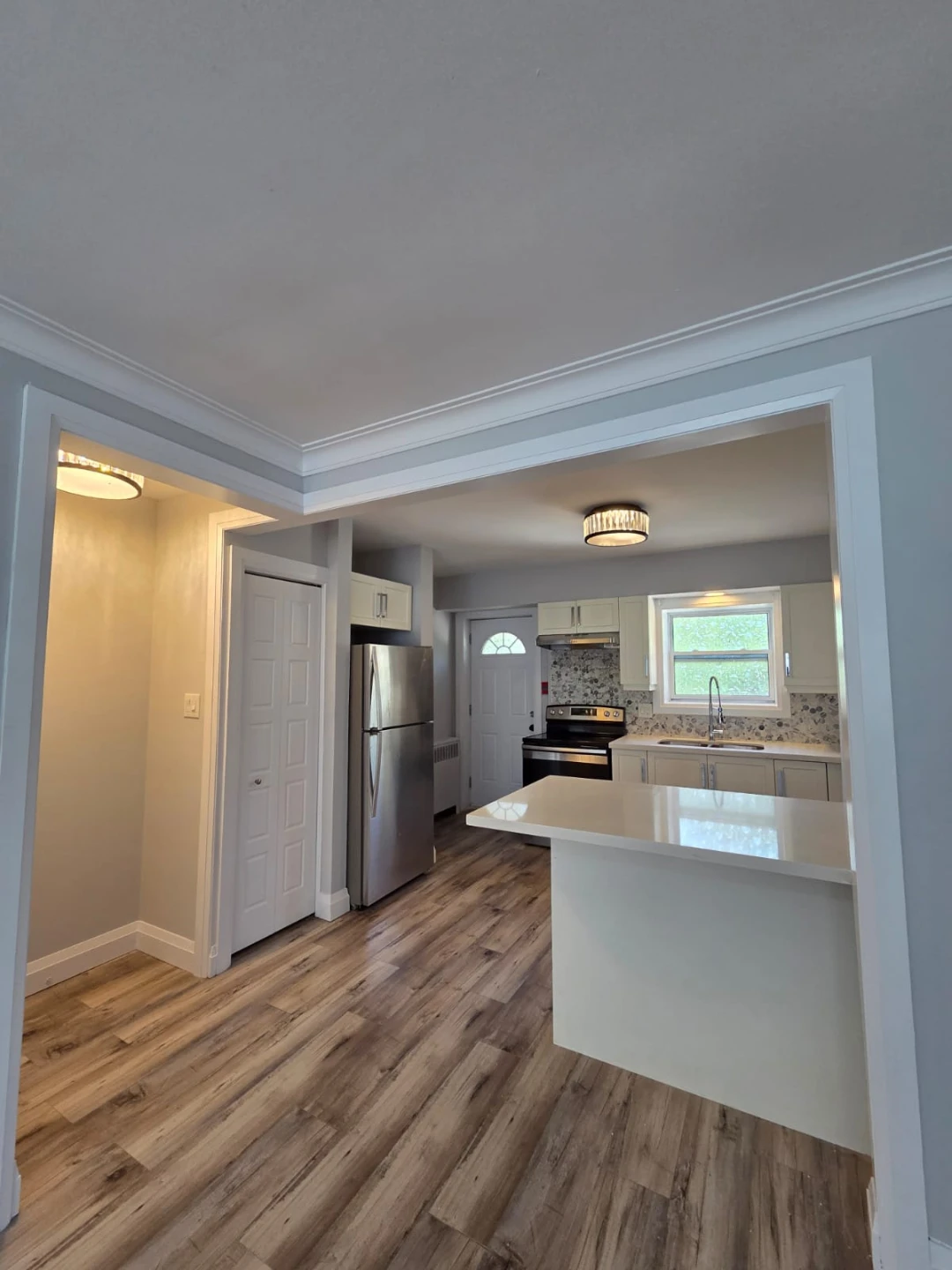 Queenston/Red Hill Area 2 bed, 1 bath - photo 3