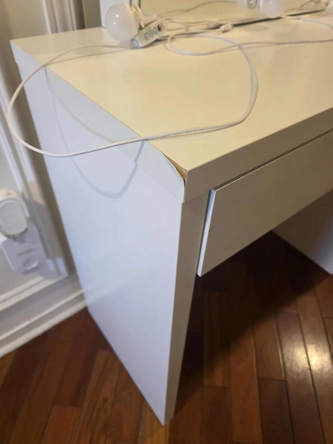 White Vanity Desk with Lights - photo 4